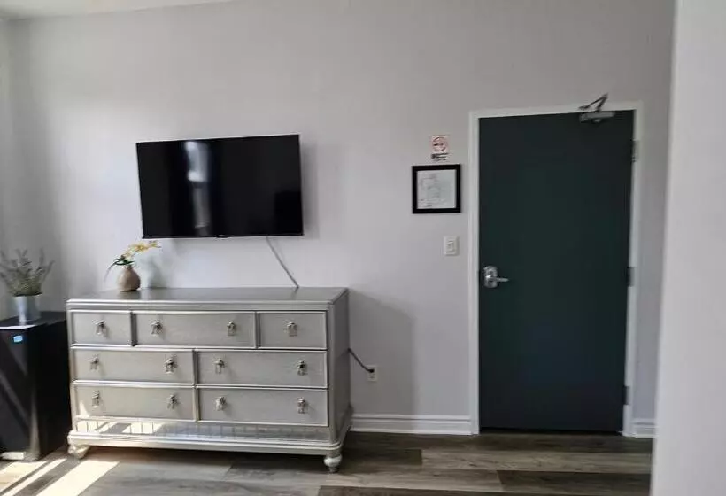 تختخواب و صبحانه Serenity Inn