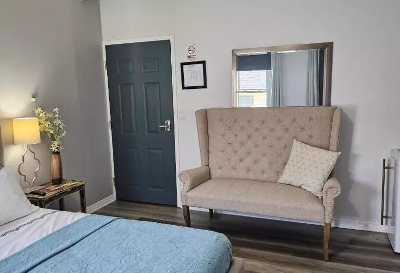 تختخواب و صبحانه Serenity Inn