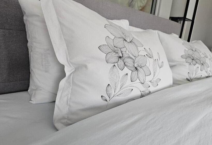 تختخواب و صبحانه Serenity Inn