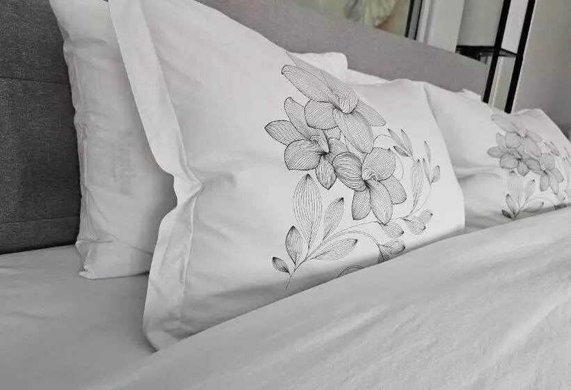 تختخواب و صبحانه Serenity Inn