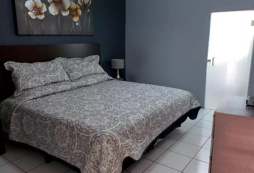 هتل کپسول Casa Barcelona San Luis Potosí