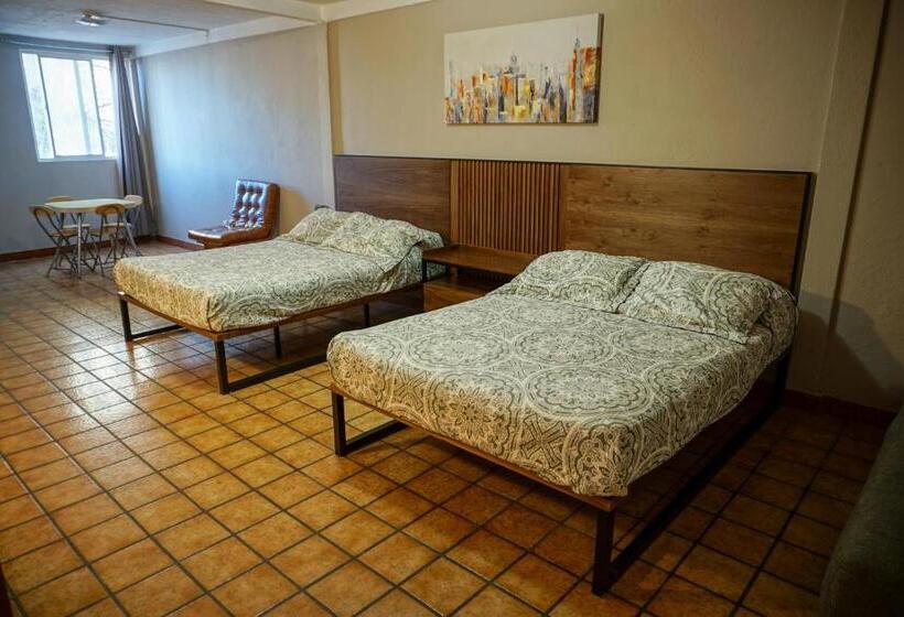 هتل کپسول Casa Barcelona San Luis Potosí