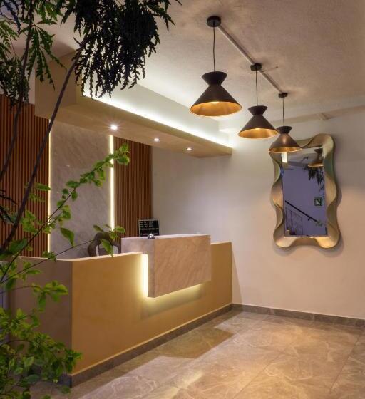 هتل کپسول Casa Barcelona San Luis Potosí