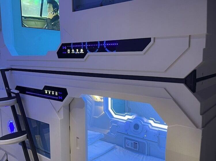 Hotel a Capsule Jianpuke Space Capsule Backpacker Hostel