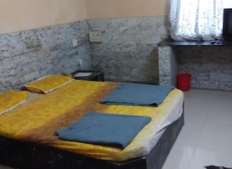 ホテル Neelkanth Palace Ahmedabad