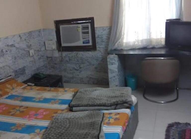 ホテル Neelkanth Palace Ahmedabad