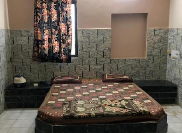 ホテル Neelkanth Palace Ahmedabad