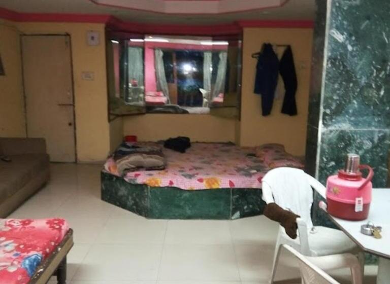 ホテル Neelkanth Palace Ahmedabad