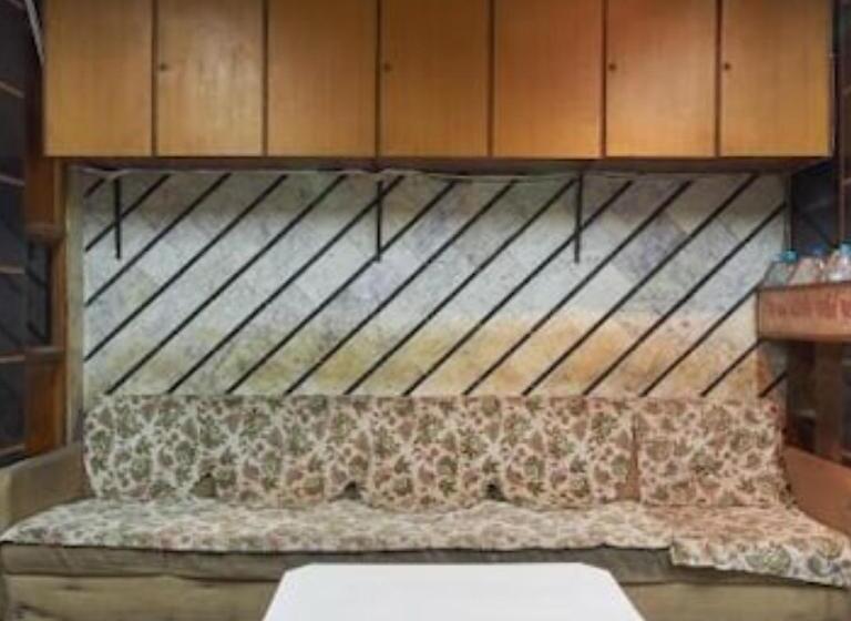 ホテル Neelkanth Palace Ahmedabad