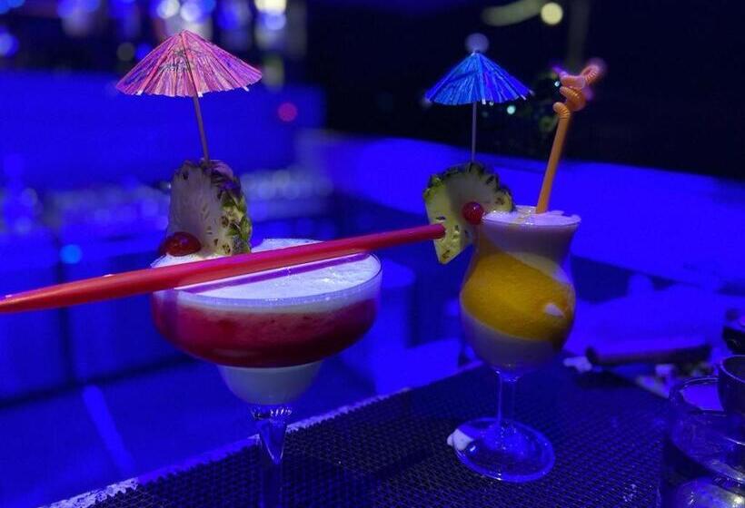 בית מלון כפרי Grand Bee Residency