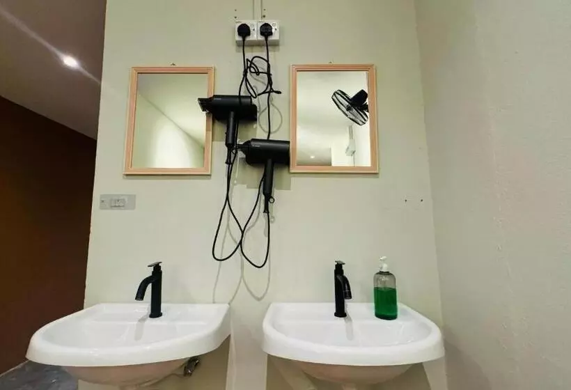 ホテル Swing & Pillows   Lebuh Victoria, Penang