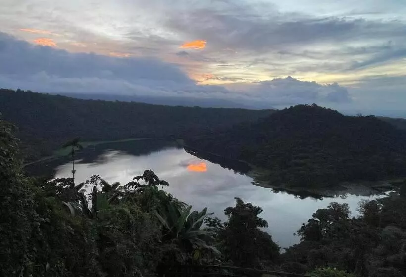 Hotelli Volcan Hule Lodging