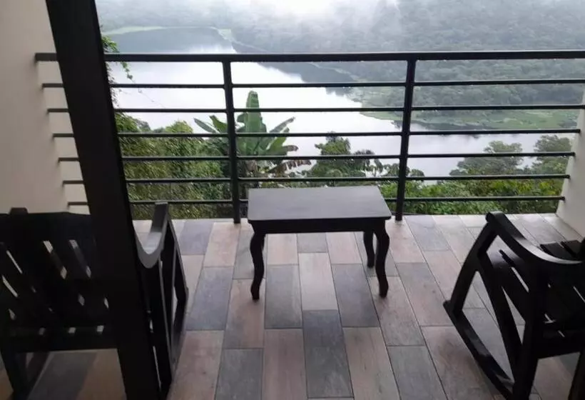 Hotelli Volcan Hule Lodging