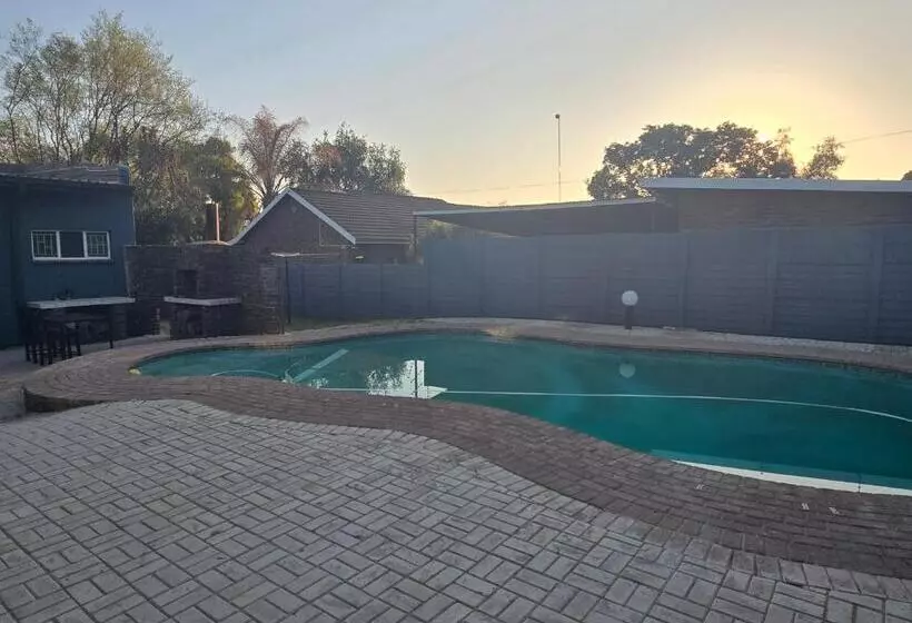 ペンション Impala Palms Guesthouse