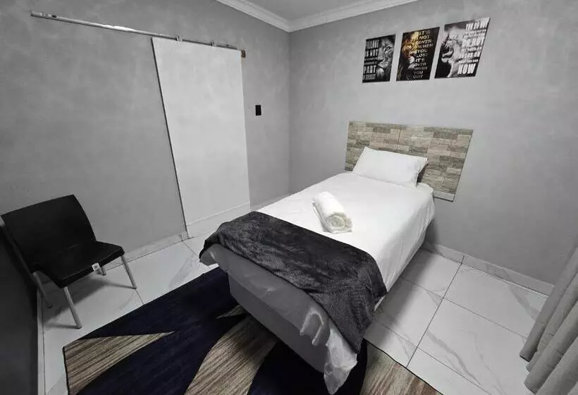 ペンション Impala Palms Guesthouse