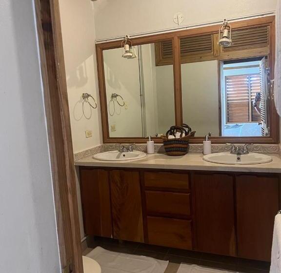 پانسیون Paradise Point Villas