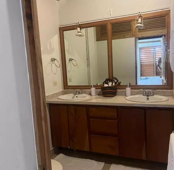 پانسیون Paradise Point Villas