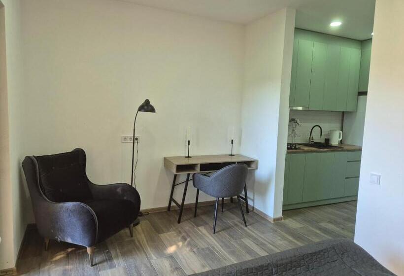 پانسیون Room&garden