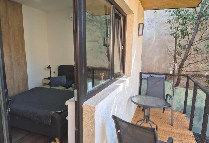 پانسیون Room&garden