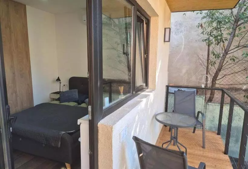 پانسیون Room&garden