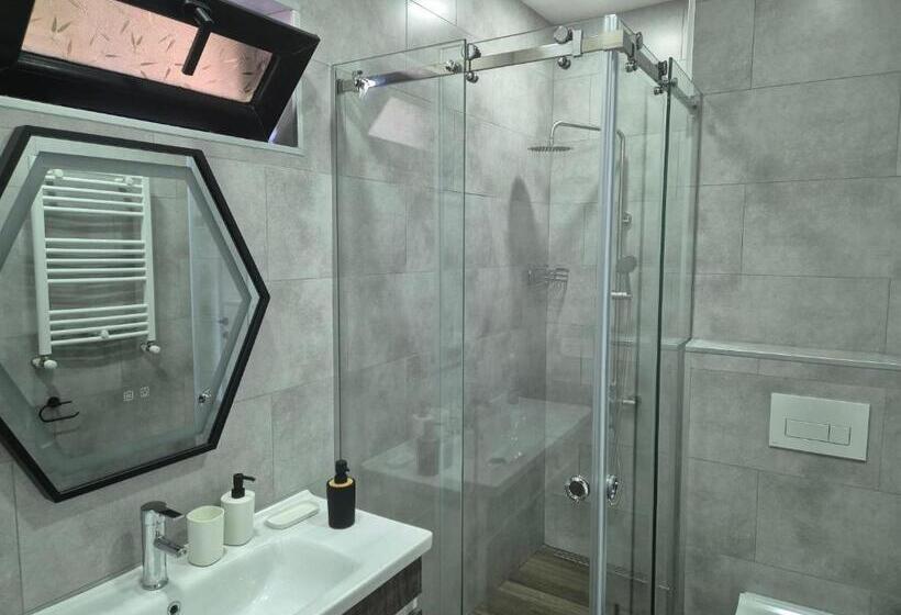 پانسیون Room&garden