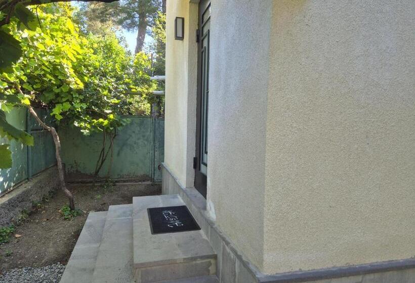 پانسیون Room&garden