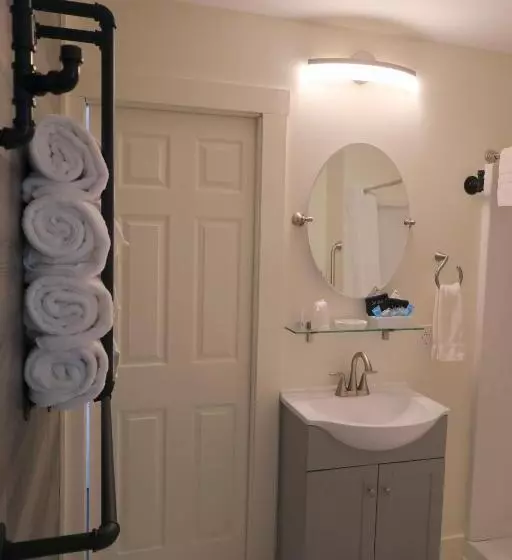 Profile Deluxe Motel