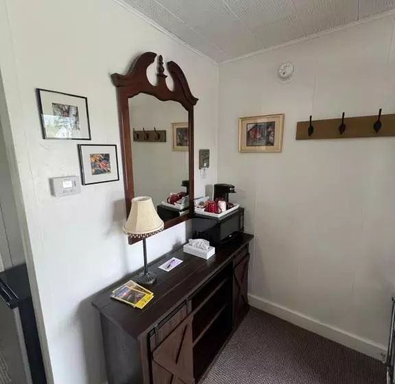 Profile Deluxe Motel