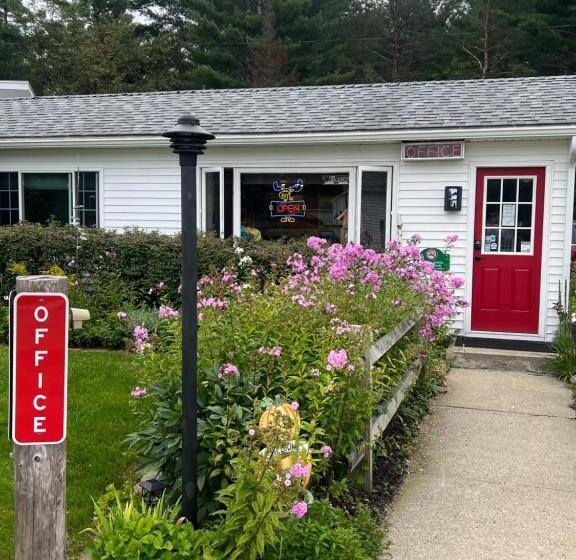 Profile Deluxe Motel