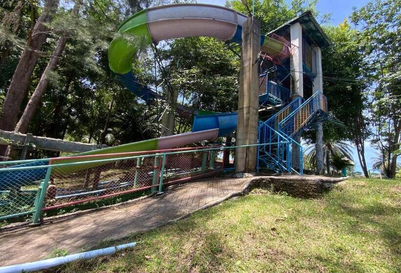 Ranong Resort And Laguna