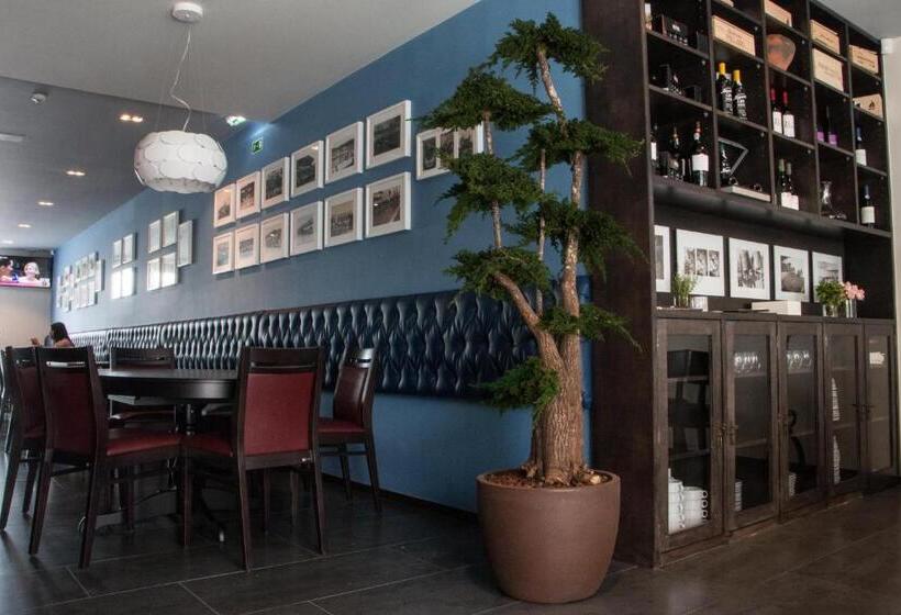 Feira Hostel & Suites