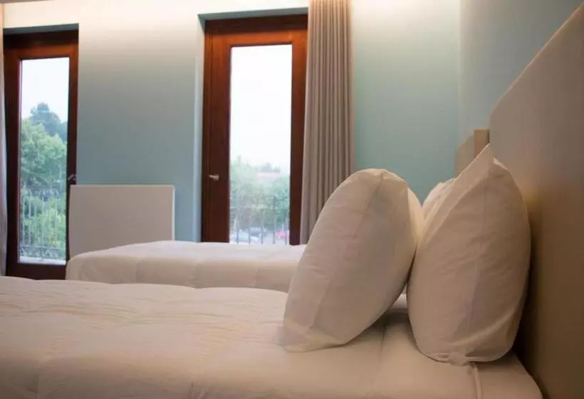 Feira Hostel & Suites