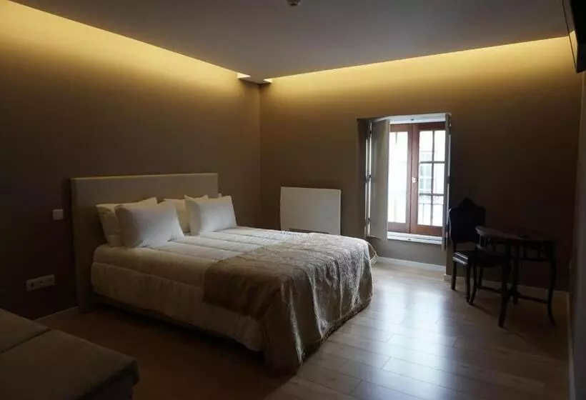 Feira Hostel & Suites