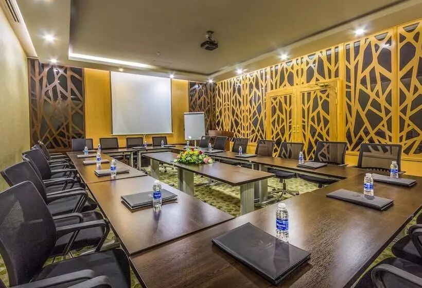 هتل Almuhaidb Residence Al Jubail