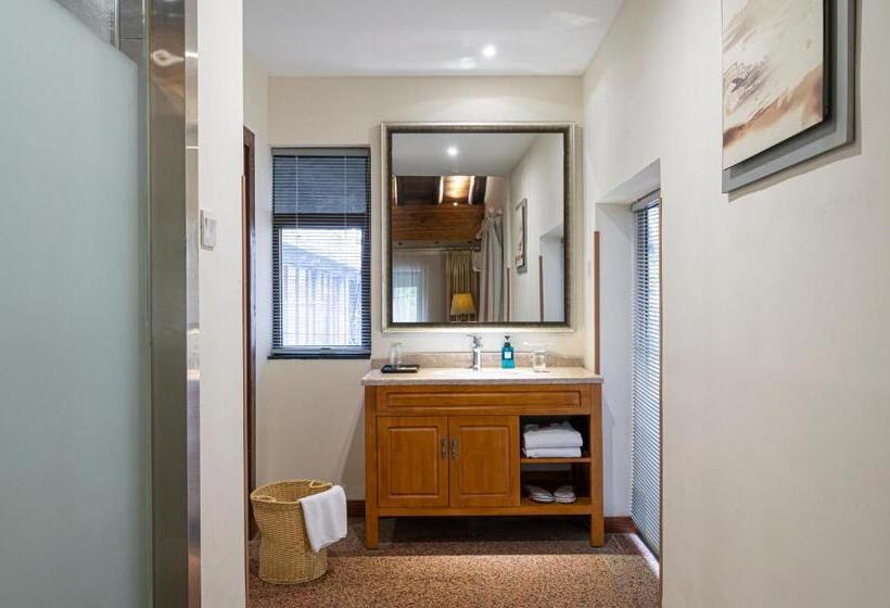 בית מלון כפרי Guilin Crystal Crescent Moon