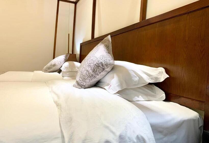 בית מלון כפרי Guilin Crystal Crescent Moon