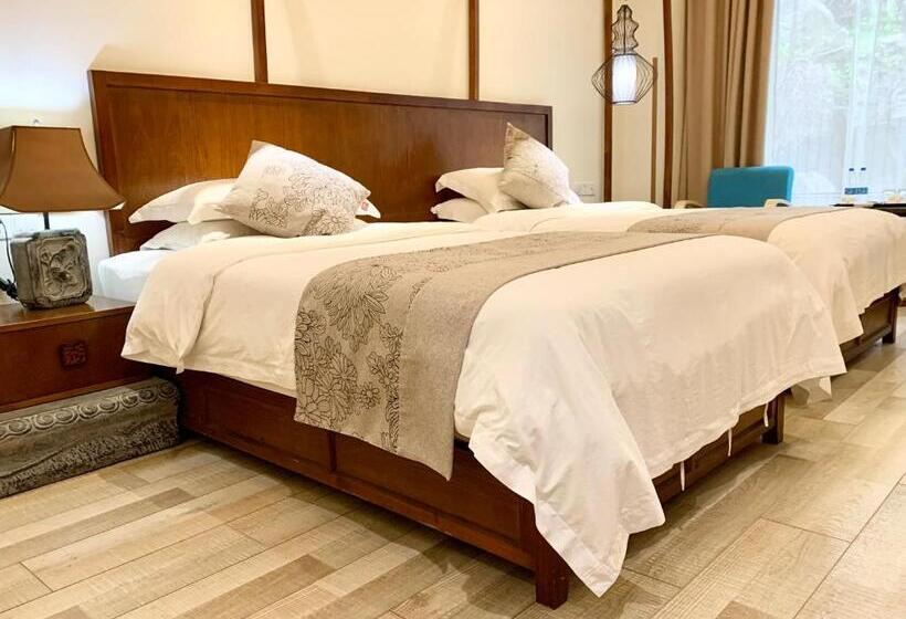 בית מלון כפרי Guilin Crystal Crescent Moon