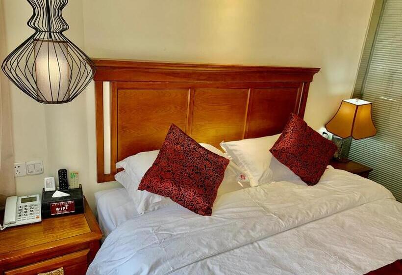 בית מלון כפרי Guilin Crystal Crescent Moon