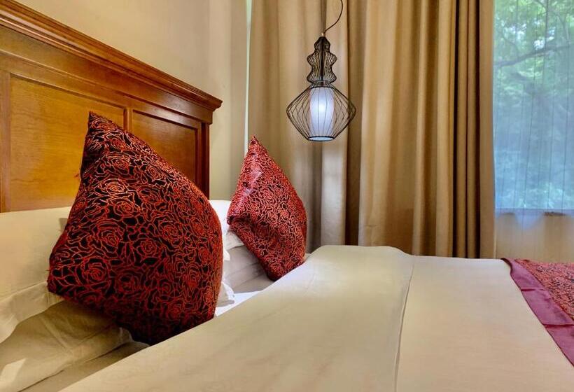 בית מלון כפרי Guilin Crystal Crescent Moon