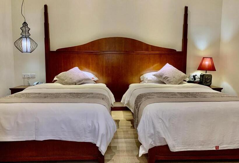 בית מלון כפרי Guilin Crystal Crescent Moon