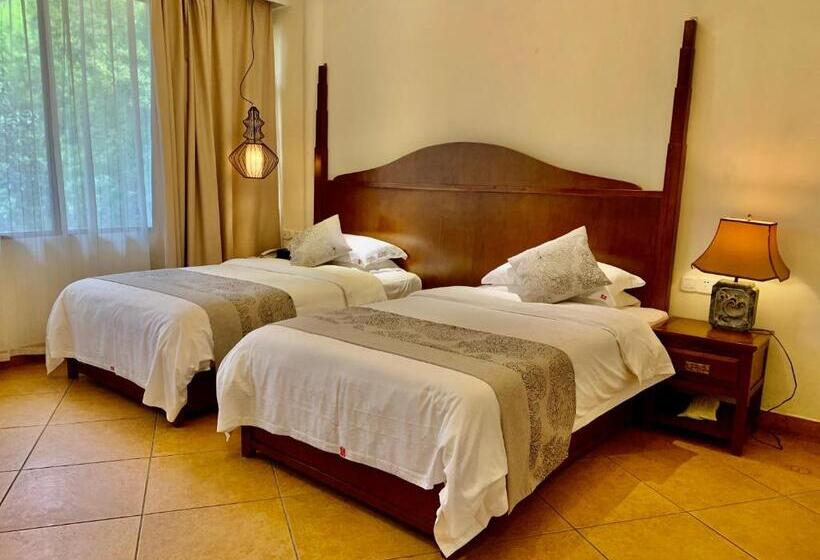 בית מלון כפרי Guilin Crystal Crescent Moon