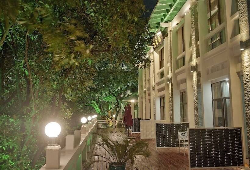 בית מלון כפרי Guilin Crystal Crescent Moon