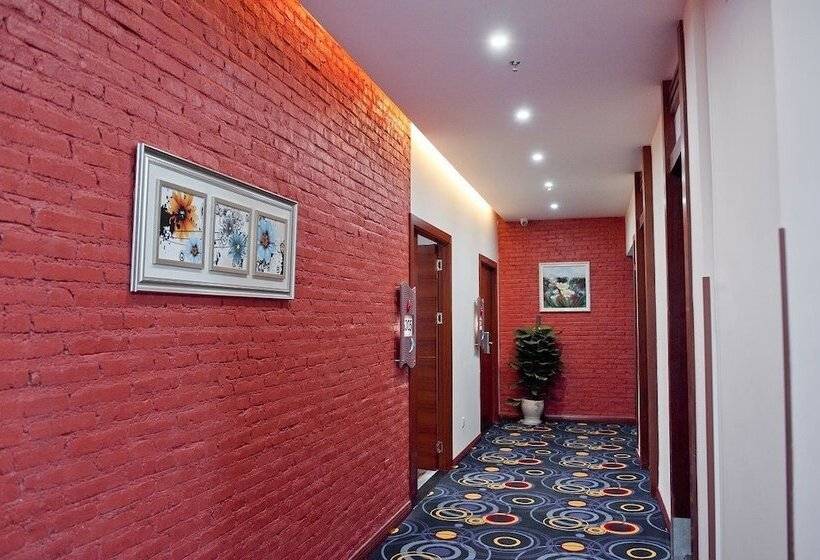 בית מלון כפרי Guilin Crystal Crescent Moon