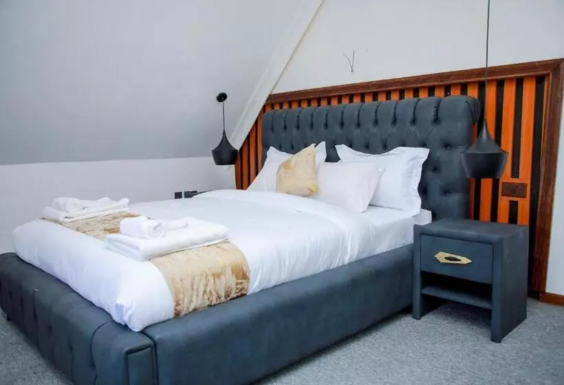 Fortunas Resort With Inside Parking