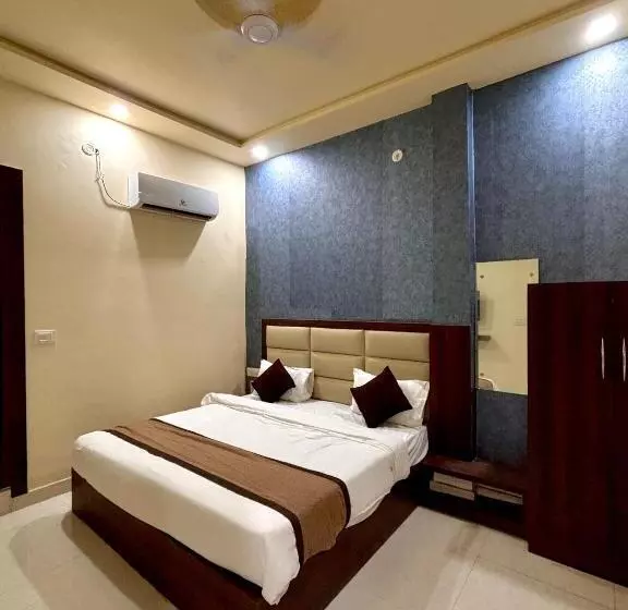 Hotelli Collection O Taj Nagri Agra Formerly Urban Inn