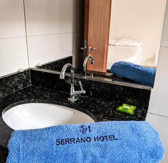 ホテル Serrano