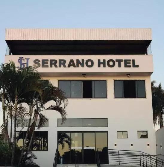 ホテル Serrano