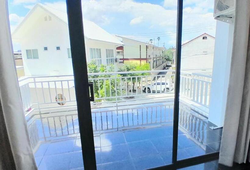 J Boutique Hotel เจ บูทีค โฮเทล