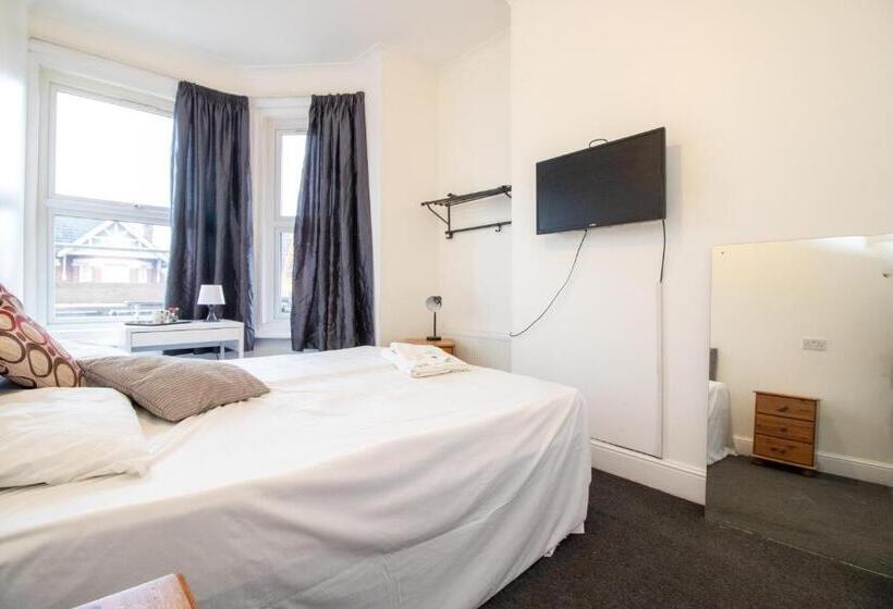 پانسیون Pebbles Guest House Room 6