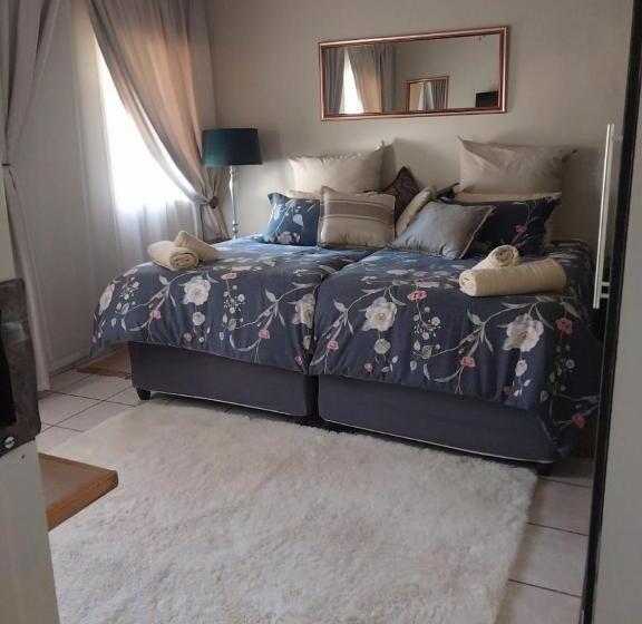 پانسیون The Lion Room At Frederick S Place